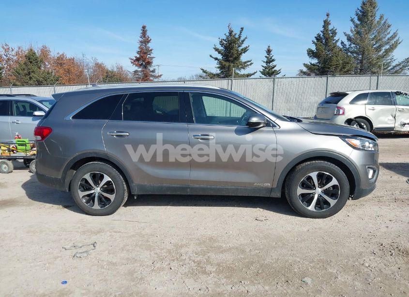 Photo 13 of 2016 Kia Sorento 3.3L EX (VIN 5XYPHDA50GG142782)