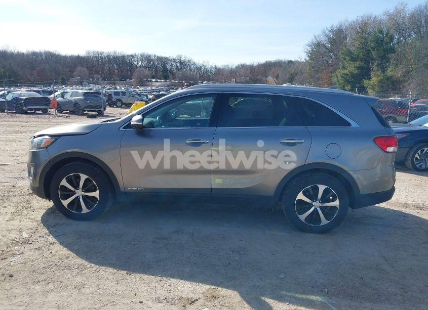 Photo 14 of 2016 Kia Sorento 3.3L EX (VIN 5XYPHDA50GG142782)