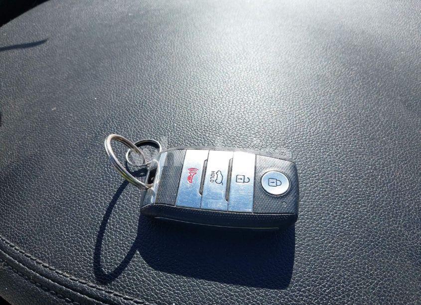 Photo 11 of 2017 Kia Sorento 3.3L EX (VIN 5XYPHDA50HG232502)