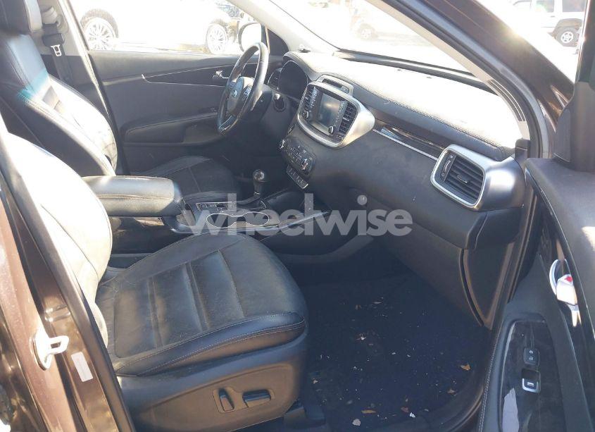 Photo 5 of 2017 Kia Sorento 3.3L EX (VIN 5XYPHDA50HG232502)