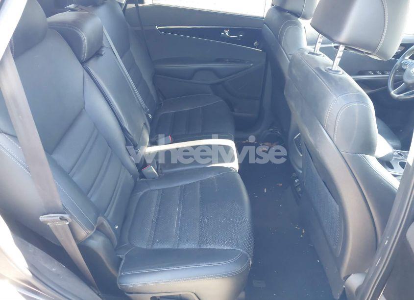 Photo 8 of 2017 Kia Sorento 3.3L EX (VIN 5XYPHDA50HG232502)