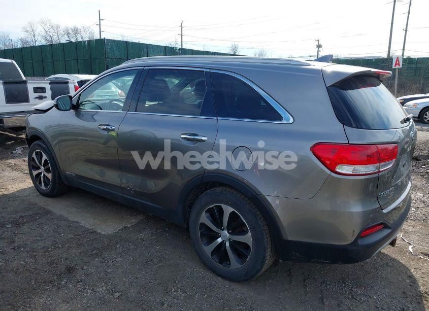 Photo 3 of 2017 Kia Sorento 3.3L EX (VIN 5XYPHDA50HG239224)