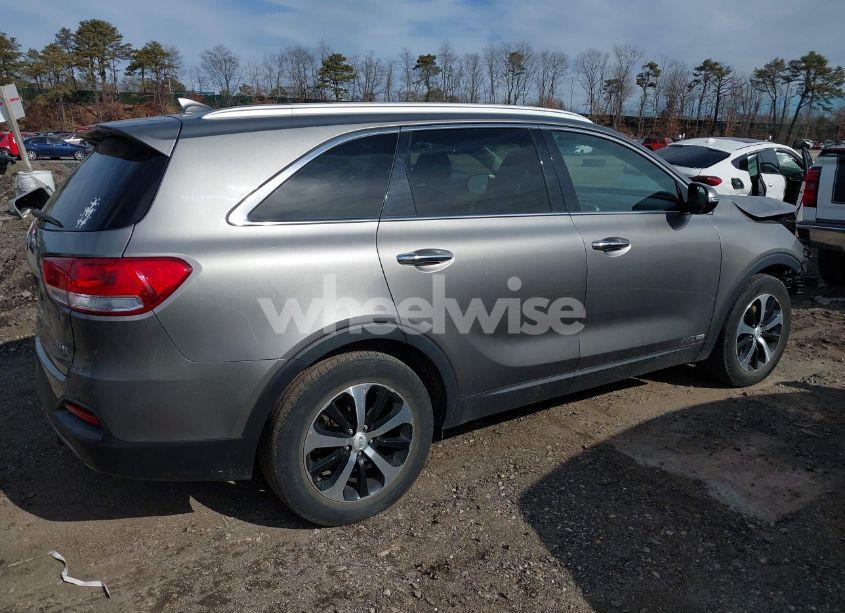 Photo 4 of 2017 Kia Sorento 3.3L EX (VIN 5XYPHDA50HG239224)