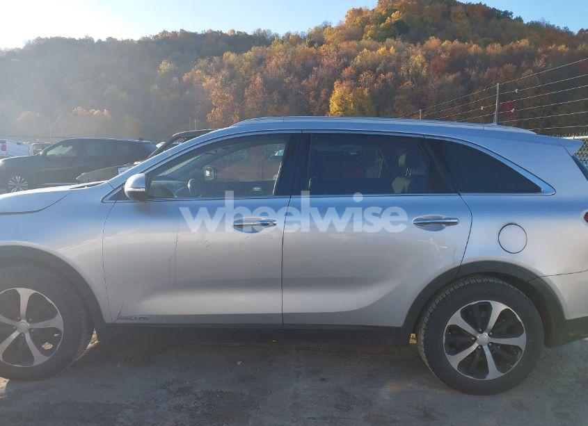 Photo 14 of 2016 Kia Sorento 3.3L EX (VIN 5XYPHDA51GG101450)