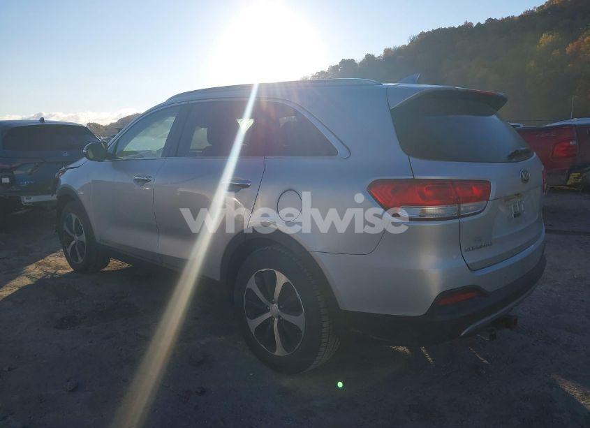 Photo 3 of 2016 Kia Sorento 3.3L EX (VIN 5XYPHDA51GG101450)