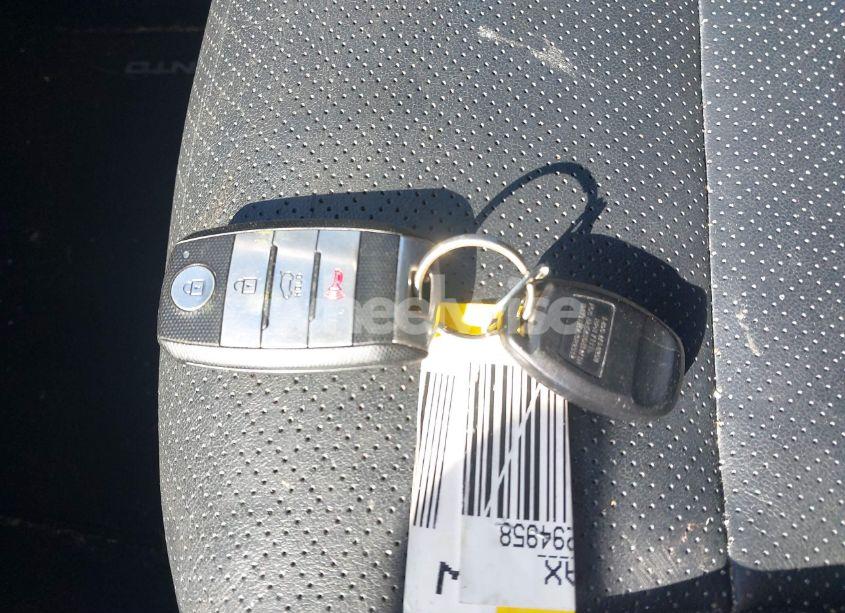 Photo 11 of 2017 Kia Sorento 3.3L EX (VIN 5XYPHDA51HG294958)