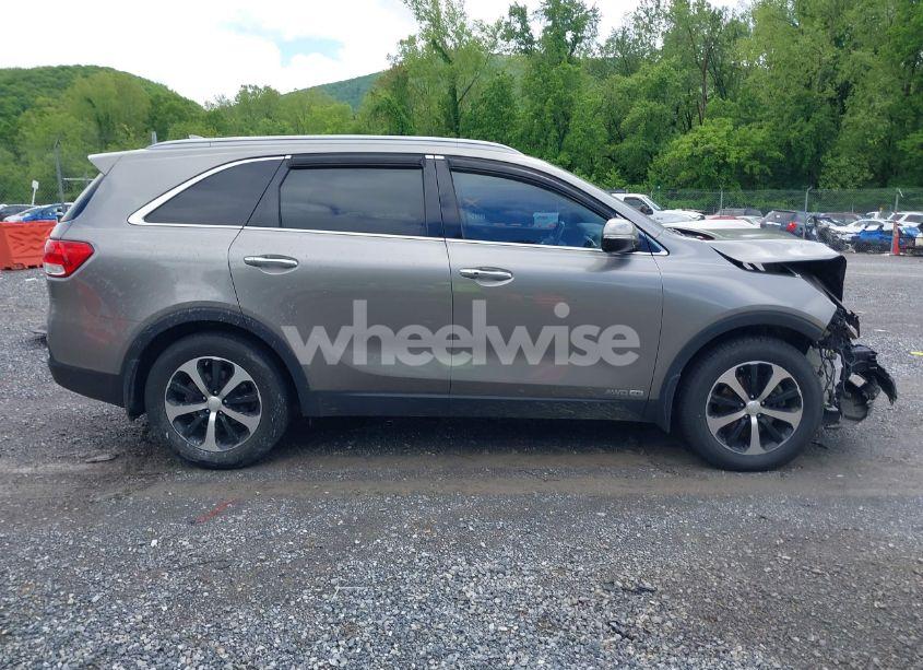 Photo 13 of 2017 Kia Sorento 3.3L EX (VIN 5XYPHDA51HG323052)