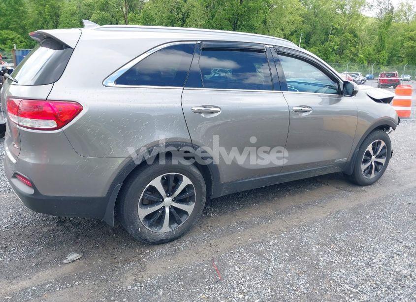 Photo 4 of 2017 Kia Sorento 3.3L EX (VIN 5XYPHDA51HG323052)