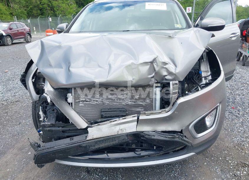 Photo 6 of 2017 Kia Sorento 3.3L EX (VIN 5XYPHDA51HG323052)