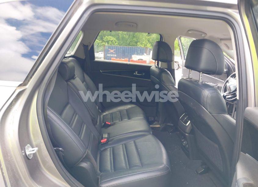 Photo 8 of 2017 Kia Sorento 3.3L EX (VIN 5XYPHDA51HG323052)