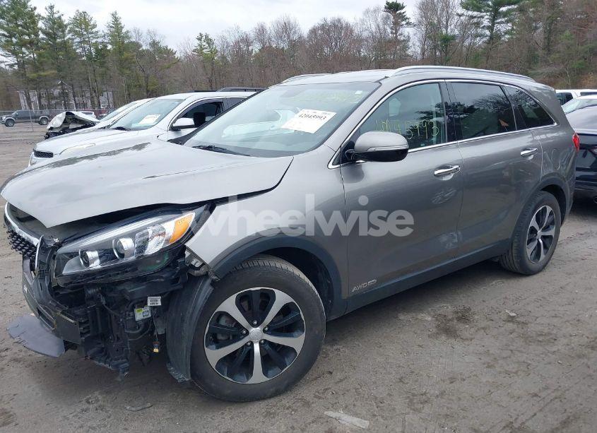Photo 2 of 2018 Kia Sorento 3.3L EX (VIN 5XYPHDA51JG417387)