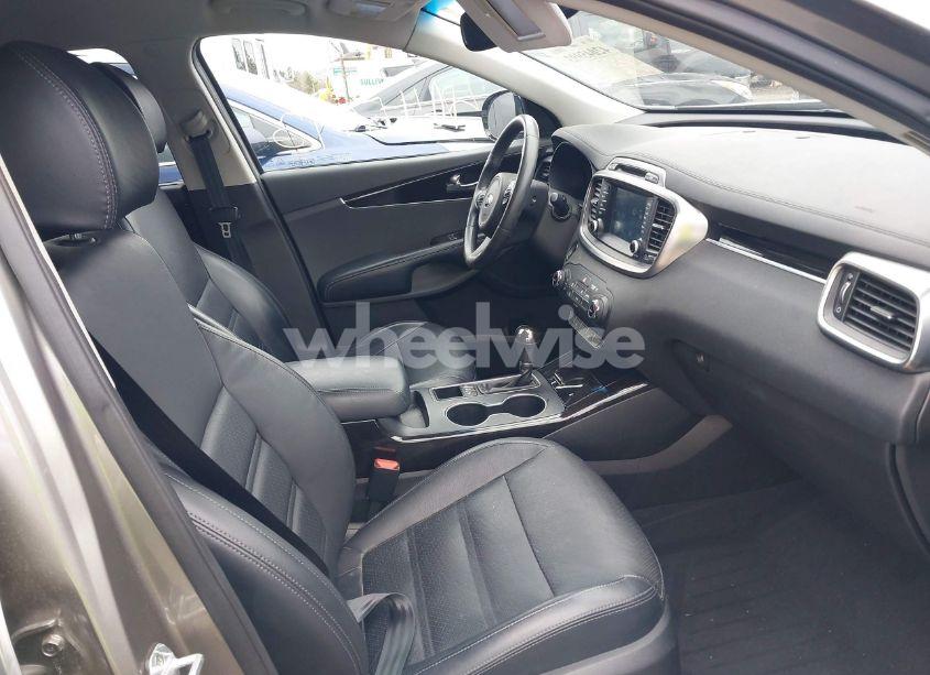 Photo 5 of 2018 Kia Sorento 3.3L EX (VIN 5XYPHDA51JG417387)
