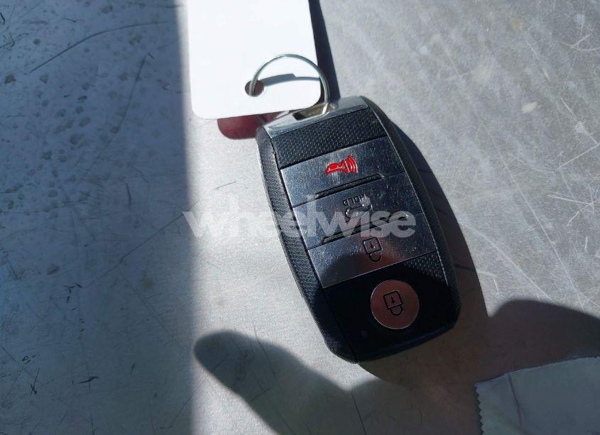 Photo 11 of 2016 Kia Sorento 3.3L EX (VIN 5XYPHDA52GG158367)