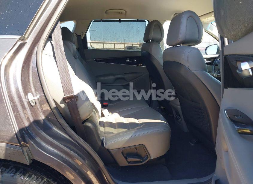 Photo 8 of 2016 Kia Sorento 3.3L EX (VIN 5XYPHDA52GG158367)