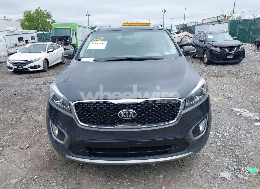 Photo 13 of 2016 Kia Sorento 3.3L EX (VIN 5XYPHDA52GG161074)