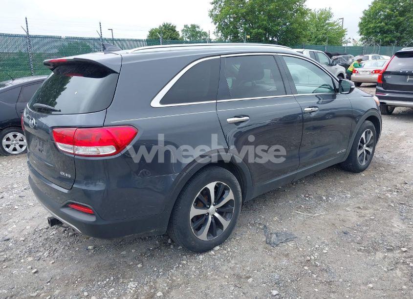Photo 4 of 2016 Kia Sorento 3.3L EX (VIN 5XYPHDA52GG161074)