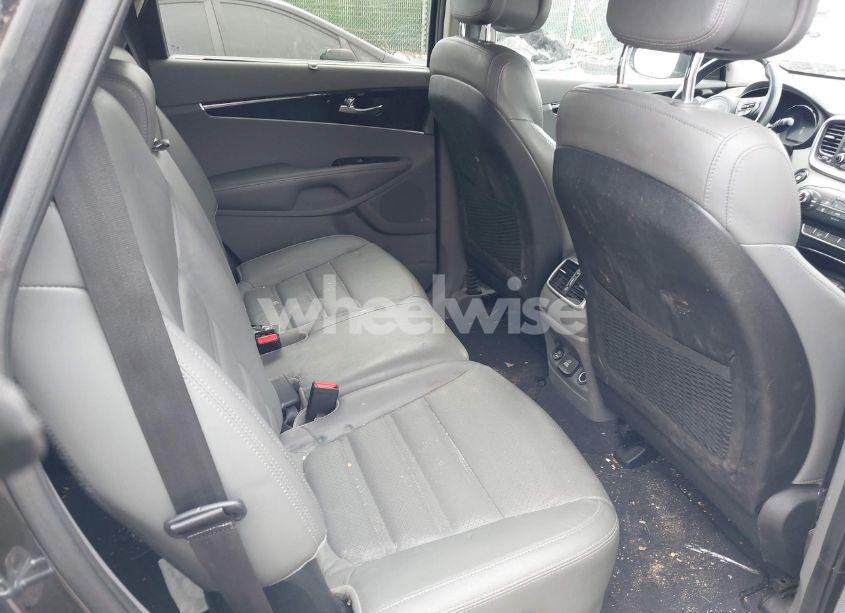 Photo 8 of 2016 Kia Sorento 3.3L EX (VIN 5XYPHDA52GG161074)