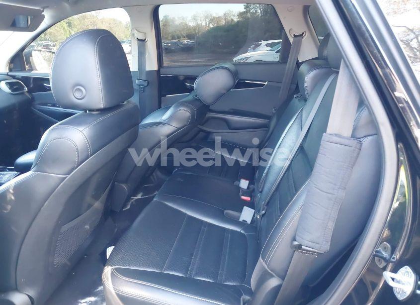 Photo 8 of 2019 Kia Sorento 3.3L EX (VIN 5XYPHDA52KG466132)