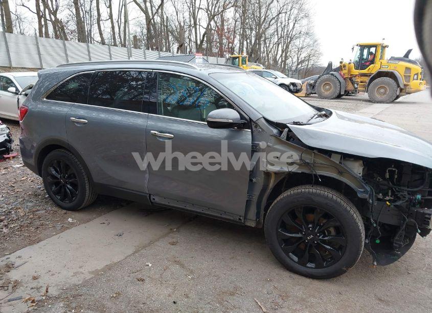 Photo 13 of 2020 Kia Sorento 3.3L EX (VIN 5XYPHDA52LG669880)