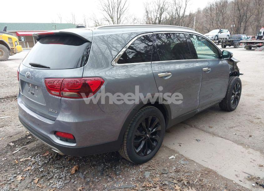 Photo 4 of 2020 Kia Sorento 3.3L EX (VIN 5XYPHDA52LG669880)