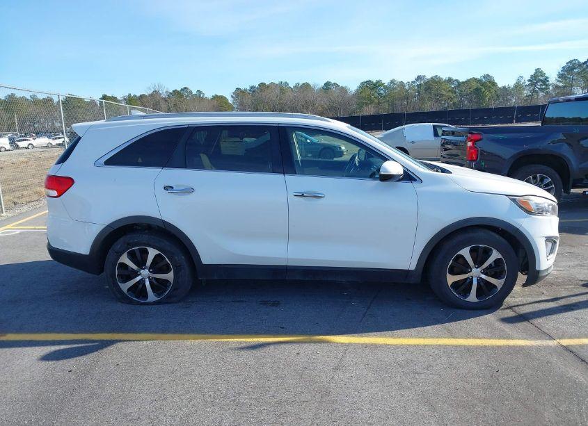Photo 13 of 2016 Kia Sorento 3.3L EX (VIN 5XYPHDA53GG124681)