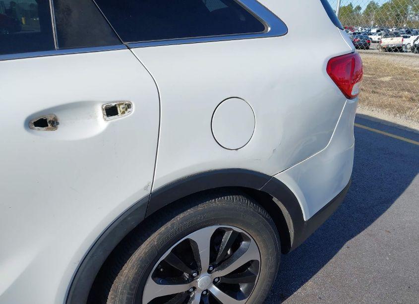 Photo 6 of 2016 Kia Sorento 3.3L EX (VIN 5XYPHDA53GG124681)