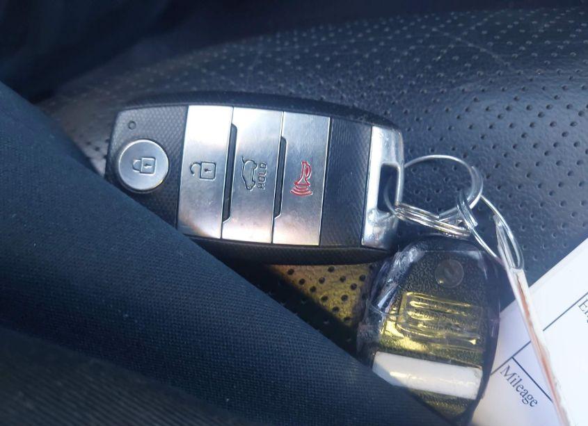 Photo 11 of 2017 Kia Sorento 3.3L EX (VIN 5XYPHDA53HG312747)