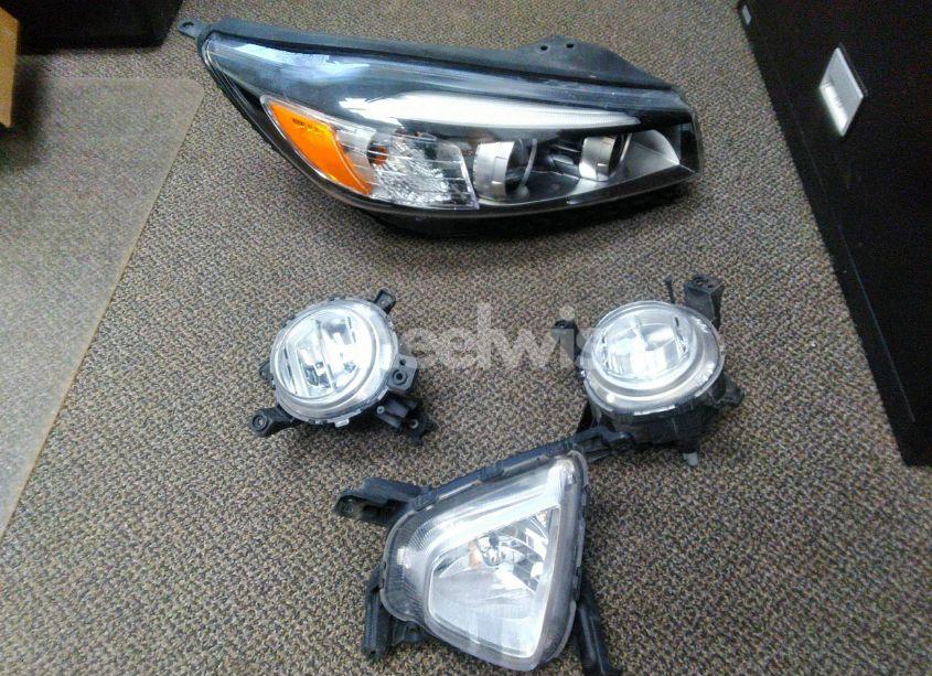 Photo 12 of 2018 Kia Sorento 3.3L EX (VIN 5XYPHDA53JG387101)