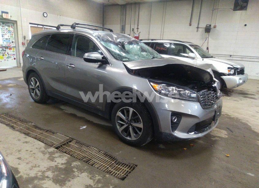 2019 Kia Sorento 3.3L EX (VIN 5XYPHDA53KG504466) main photo