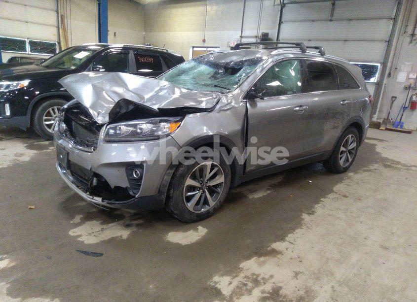 Photo 2 of 2019 Kia Sorento 3.3L EX (VIN 5XYPHDA53KG504466)
