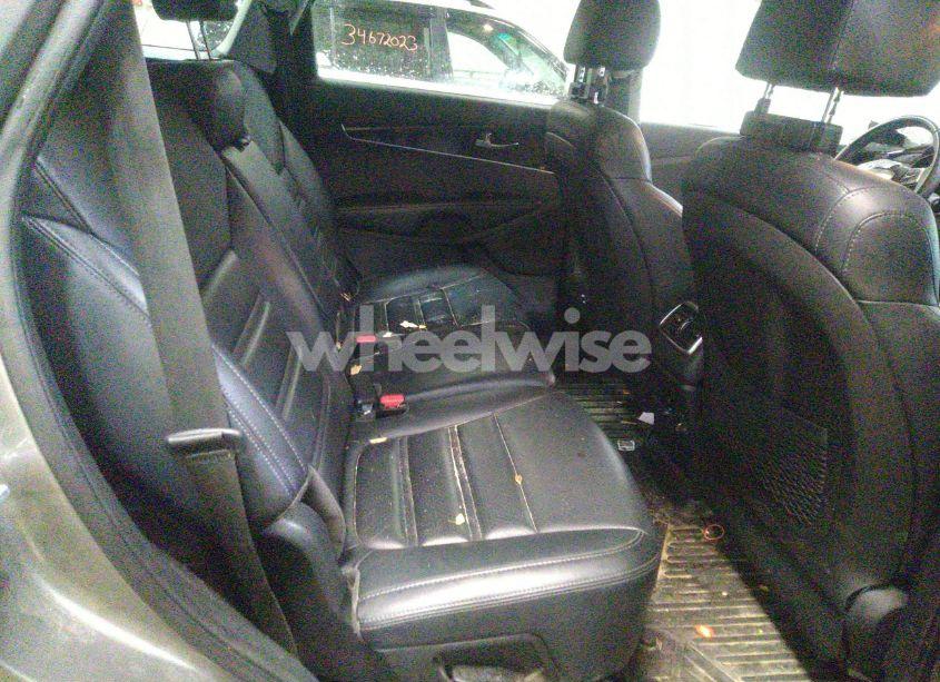 Photo 8 of 2019 Kia Sorento 3.3L EX (VIN 5XYPHDA53KG504466)