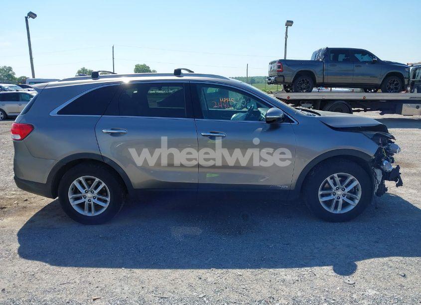 Photo 13 of 2016 Kia Sorento 3.3L EX (VIN 5XYPHDA54GG087396)