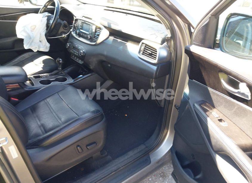 Photo 5 of 2016 Kia Sorento 3.3L EX (VIN 5XYPHDA54GG087396)