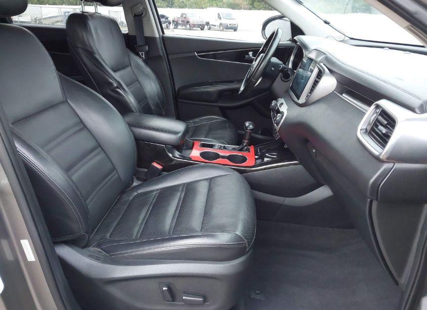 Photo 5 of 2016 Kia Sorento 3.3L EX (VIN 5XYPHDA54GG101846)