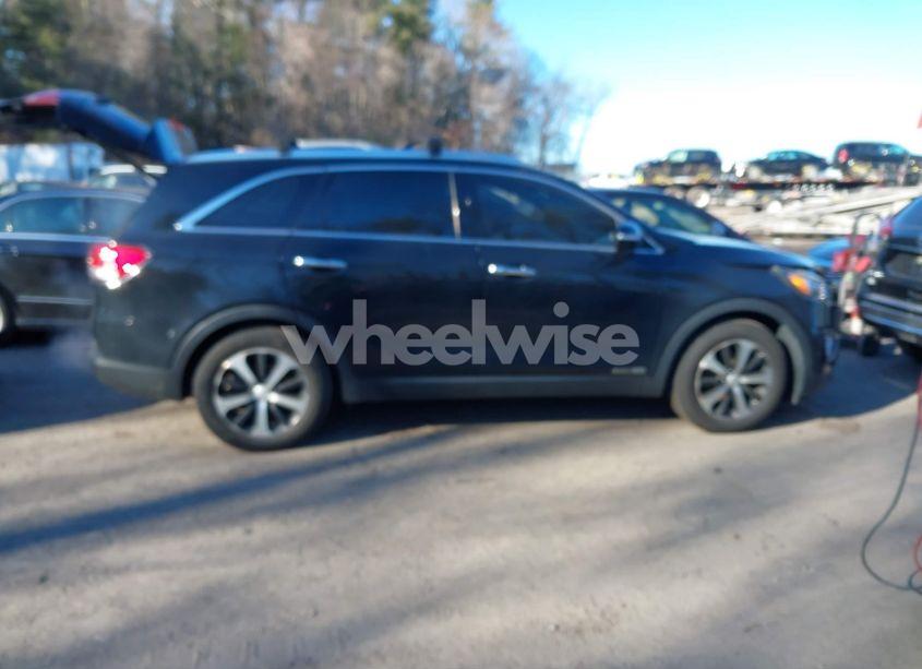 Photo 13 of 2018 Kia Sorento 3.3L EX (VIN 5XYPHDA54JG410997)
