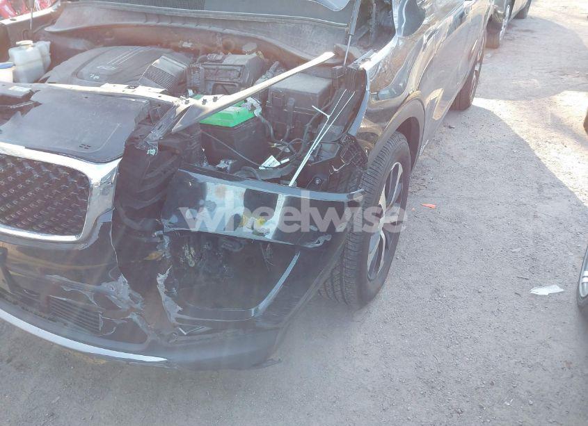 Photo 6 of 2018 Kia Sorento 3.3L EX (VIN 5XYPHDA54JG410997)