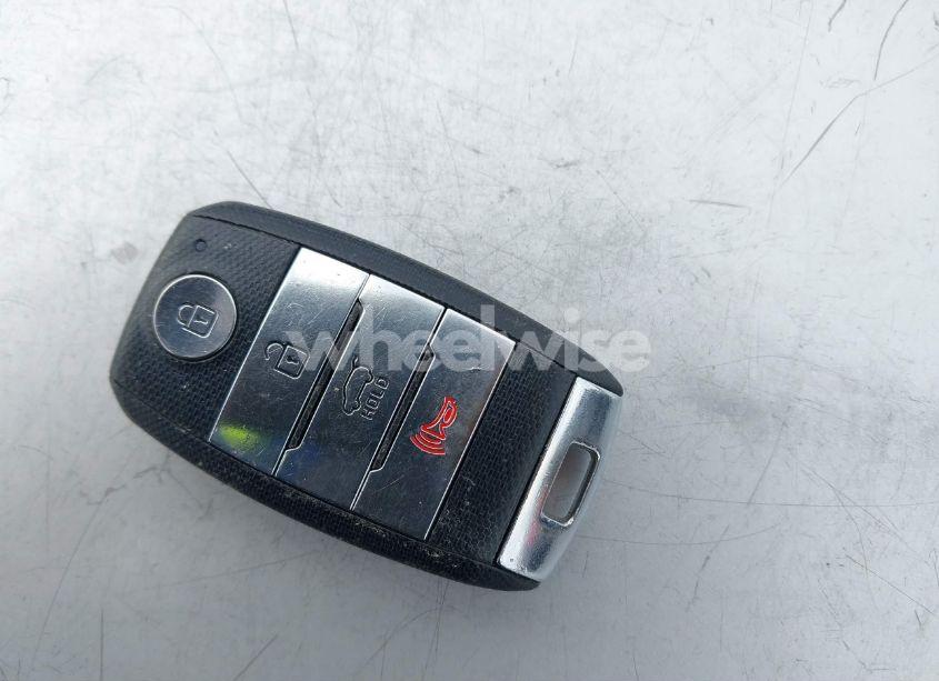 Photo 11 of 2019 Kia Sorento 3.3L EX (VIN 5XYPHDA54KG472174)