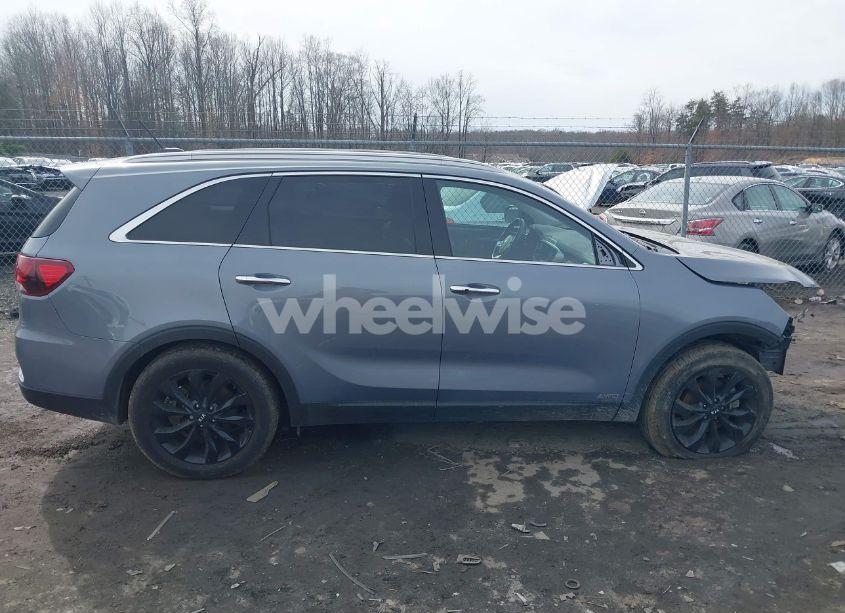 Photo 13 of 2020 Kia Sorento 3.3L EX (VIN 5XYPHDA54LG639537)