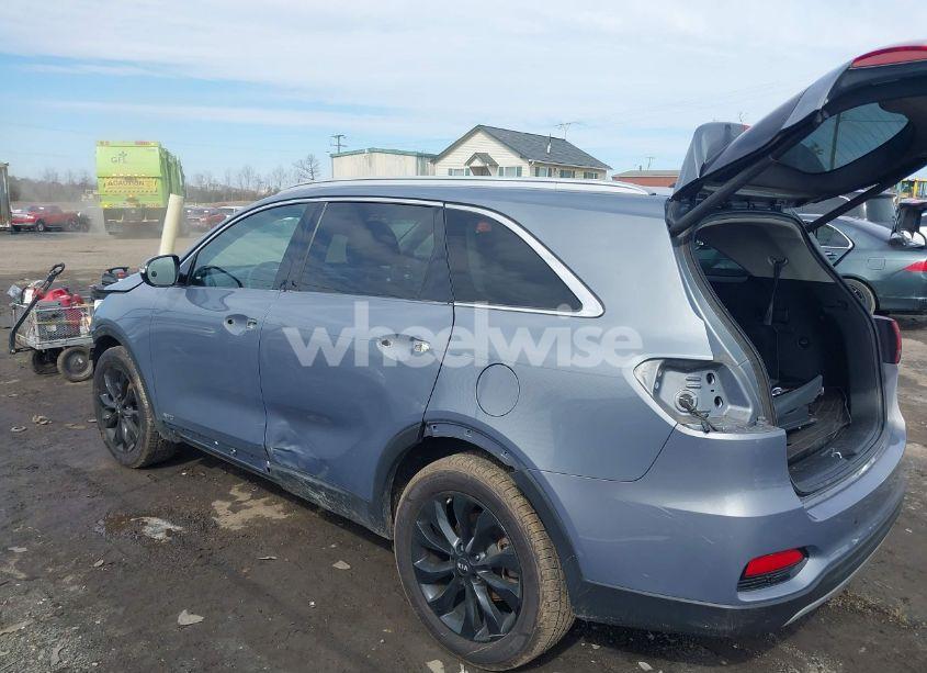 Photo 3 of 2020 Kia Sorento 3.3L EX (VIN 5XYPHDA54LG639537)