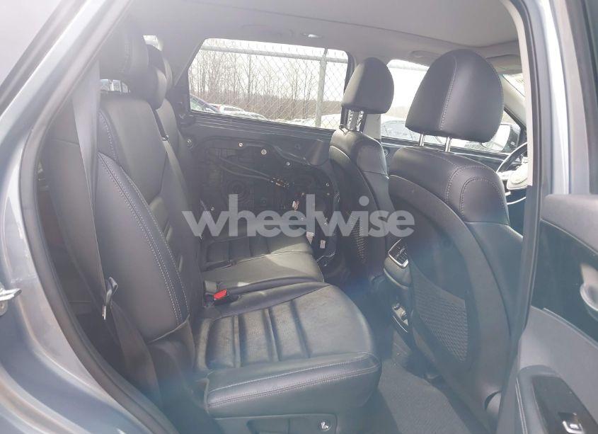 Photo 8 of 2020 Kia Sorento 3.3L EX (VIN 5XYPHDA54LG639537)