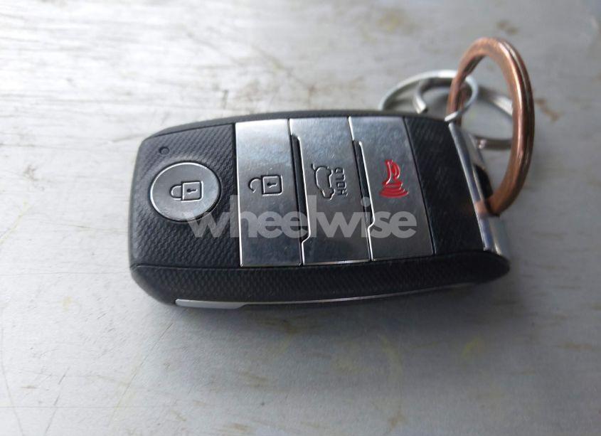 Photo 11 of 2017 Kia Sorento 3.3L EX (VIN 5XYPHDA55HG202038)