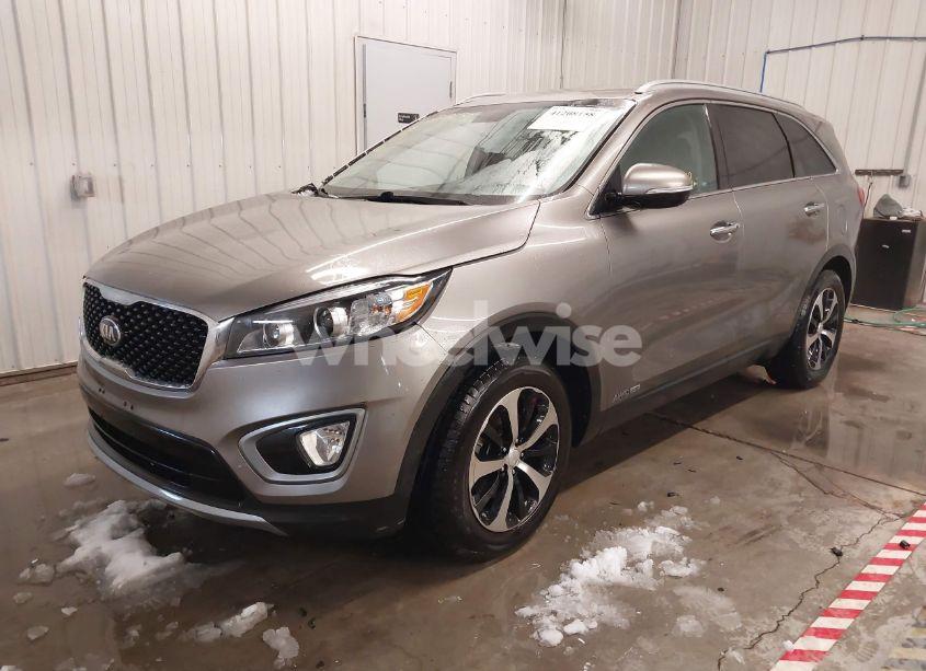 Photo 2 of 2017 Kia Sorento 3.3L EX (VIN 5XYPHDA55HG202038)