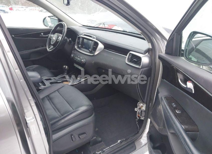 Photo 5 of 2017 Kia Sorento 3.3L EX (VIN 5XYPHDA55HG202038)
