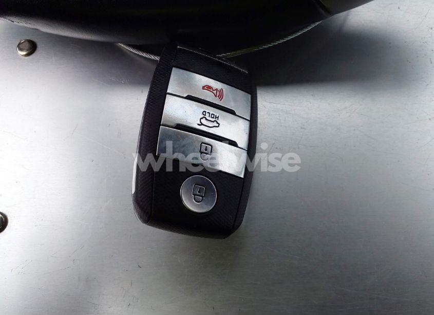 Photo 11 of 2017 Kia Sorento 3.3L EX (VIN 5XYPHDA55HG323233)