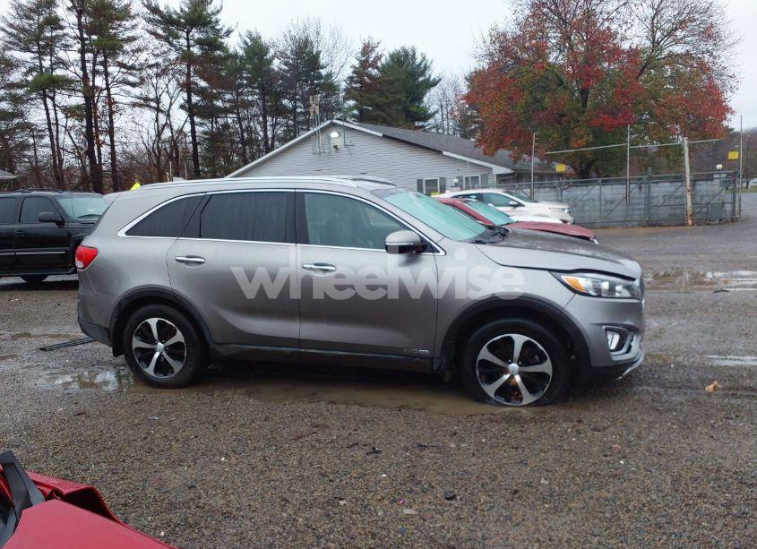 Photo 14 of 2017 Kia Sorento 3.3L EX (VIN 5XYPHDA55HG323233)