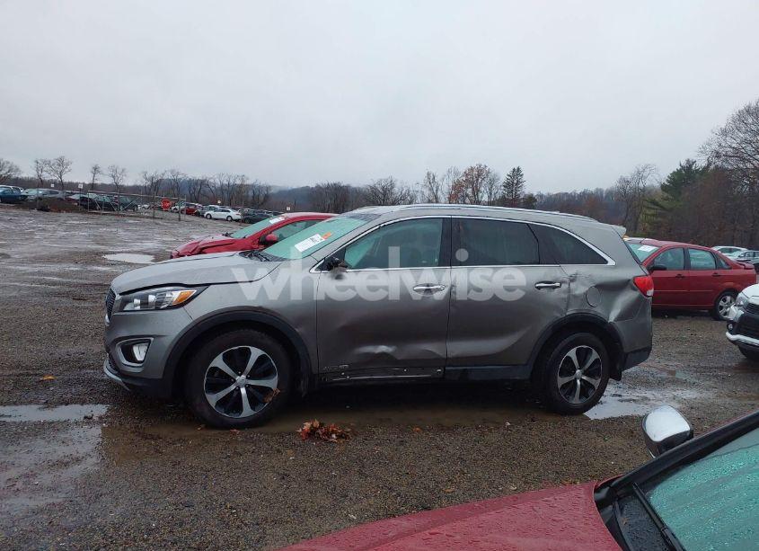 Photo 15 of 2017 Kia Sorento 3.3L EX (VIN 5XYPHDA55HG323233)