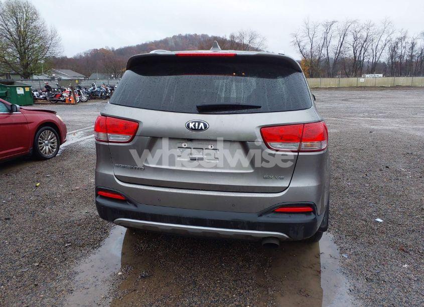 Photo 17 of 2017 Kia Sorento 3.3L EX (VIN 5XYPHDA55HG323233)