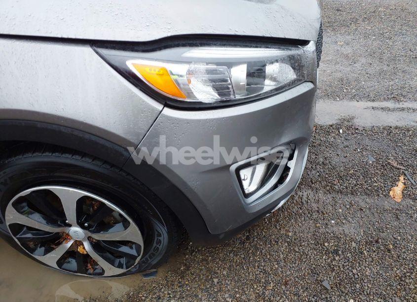 Photo 18 of 2017 Kia Sorento 3.3L EX (VIN 5XYPHDA55HG323233)