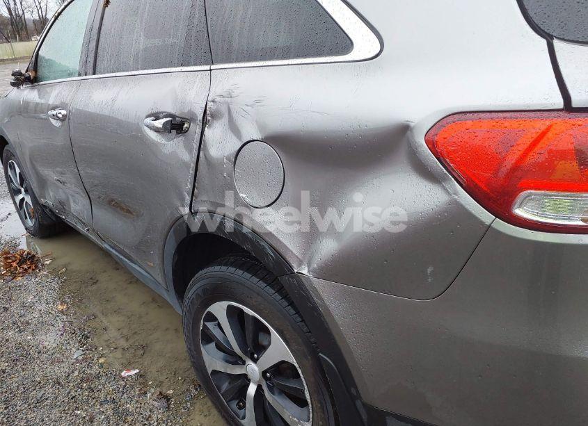 Photo 19 of 2017 Kia Sorento 3.3L EX (VIN 5XYPHDA55HG323233)