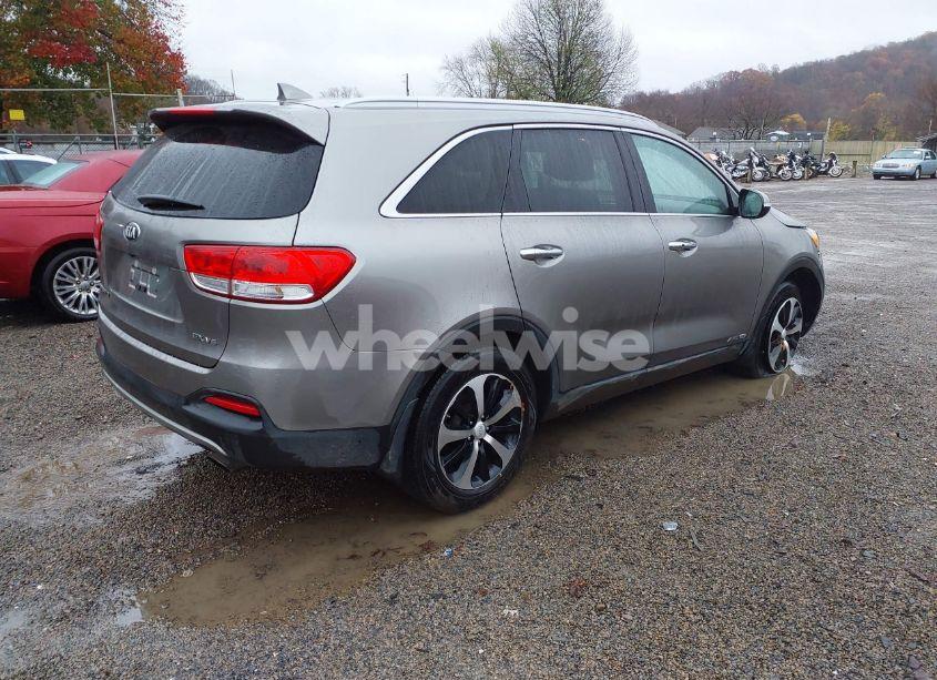 Photo 4 of 2017 Kia Sorento 3.3L EX (VIN 5XYPHDA55HG323233)